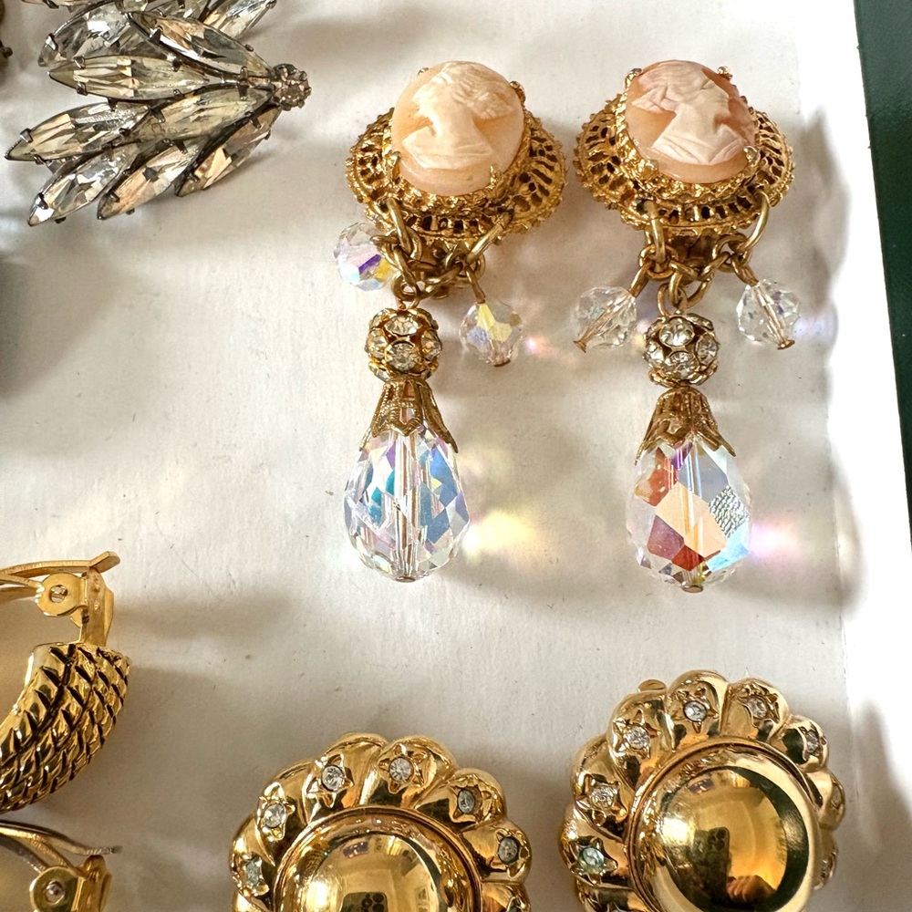 Vintage Lot of 7 Clip Earrings - Picture 6 of 8